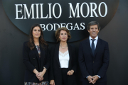 Javier Moro con otros integrantes de la familia Bodegas Emilio Moro, en la inauguración de la bodega de Ponferrada, en el Bierzo.