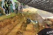 Exhumación de los restos del berciano Jesús Guerrero García y de Fausto Lalaguna en la fosa del cementerio de Jaca.