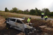 Agentes de la Guardia Civil recaban pruebas del accidente esta mañana