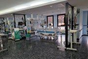 Boxes antiguos de la UCI que serán modernizados con la nueva inversión en el Hospital del Bierzo.