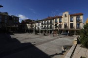 Vista de la plaza porticada del Ayuntamiento de Sahagún.