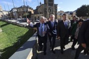 Sánchez Torné acompaña a Rueda y Mañueco en la entrada del Castillo de Ponferrada.