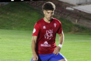 Iker Novoa ficha por el Atlético Bembibre.