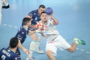 Edu Fernández volvió a ser uno de los mejores del Ademar, que venció al Cangas 38-36.