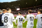 Los jugadores agradecen el apoyo tras la victoria ante el Nàstic.