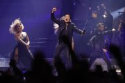 El artista puertoriqueño Chayanne durante el concierto que ha ofrecido este domingo en A Coruña enmarcado en la gira 'Bailemos otra vez'. Tras diez años de ausencia en España, Chayanne vuelve con su gira con 'Bailemos otra vez'. EFE/ Cabalar.