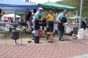 Algunos de los participantes en este multitudinario concurso de ollas ferroviarias de Cistierna.