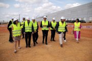 Los consejeros Fernández Carriedo y Suárez--Quiñones visitaron las obras de la planta logísstica de Dia en Villadangos.