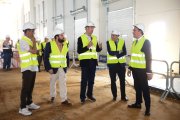 Los consejeros visitaron ayer las obras del centro logístico de Dia en el polígono de Villadangos.