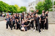 Crasdance brilla en su actuación en 'Tu barrio está de baile'.