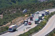 Imagen de archivo de la A-6 a su paso por Torre del Bierzo, durante la gestión de un accidente de tráfico.