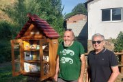 Minibiblioteca de libros libres de A Plena Cultura en San Esteban de Valdueza.