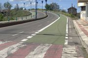 El puente de Azorín adelgazó a un carril por sentido para añadir aceras 'verdes'.