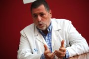 El gerente de la Sanidad en El Bierzo, Juan Ortiz de Saracho.  Interior del local ahora en obras que albergará Cardiología.