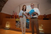 Carlos Cortina y Eva González durante la presentación de las Fiestas de la Encina y Cima