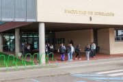 La Facultad de Educación está ubicada en la parte alta del Campus de Vegazana.