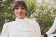 Arancha Morales, radiante y fiel a su estilo, lució un mono blanco exclusivo de Silvia Fernández Atelier en su boda íntima.