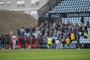 Aficionados de la Deportiva, en la zona de descubierta del estadio de Balaídos de Vigo.