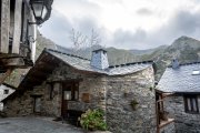 Casas de pizarra en Peñalba de Santiago