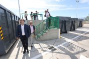 El alcalde Marco Morala y el edil de Medio Ambiente, Carlos Fernández, ayer en el nuevo Punto Limpio a estrenar.