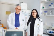  Octavio Miguel Rivero y Miriam Retuerto, investigadores del Complejo Asistencial Universitario de León.