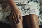 El calor y el sedentarismo pueden agravar la sensación de piernas pesadas, un problema que mejora con el movimiento y unos hábitos adecuados.
