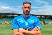 Ruly García posa con la camiseta de su nuevo equipo.