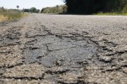 El deplorable estado de la carretera ha sido objeto de numerosas quejas y reivindicaciones de los municipios afectados.
