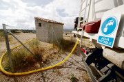 Una de las muchas actuaciones realizadas para suministrar agua en Santa Catalina de Somoza por culpa de una avería.