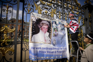 Imagen de una fotografía en Londres de la Princesa Diana tras su fallecimiento EFE/EPA/TOLGA AKMEN ATTENTION: This Image is part of a PHOTO SET[ATTENTION: This Image is part of a PHOTO SET]