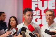 El secretario general del Grupo Parlamentario Socialista en el Congreso, secretario general del PSOE por León y cabeza de la candidatura a la Cámara Baja por León, Javier Alfonso Cendón, la primera reunión del Comité de Campaña del PSOE leonés.