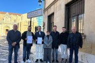 Cendón junto a candidatos y cargos del PSOE.