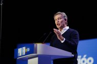El presidente del PP, Alberto Núñez Feijóo, durante un acto público en el marco de la precampaña de las elecciones generales del próximo 29 de noviembre, en el Centro de las Artes Escénicas y de la Música (CAEM), a 25 de octubre de 2026, en Salamanca, Cas.