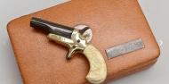 Una pistola corta Colt Derringer con estuche, perteneciente a Francisco Franco