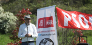 Olegario Ramón, durante el homenaje del PSOE de Ponferrada a las víctimas del franquismo