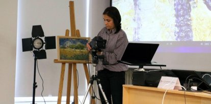 Demostración con el equipo fotográfico de alta resolución para el análisis y la investigación de obras de arte.