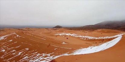 Restos de la nevada en el desierto del Sahara