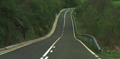 Carretera de acceso a Oseja de Sajambre.