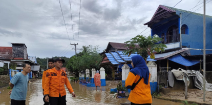 BANGKOK, 04/05/2024.- Al menos 15 personas han perdido la vida a raíz de las inundaciones y los corrimientos de tierra registrados en la isla de Célebes, en la región central de Indonesia. Las lluvias torrenciales que golpean la zona desde el jueves han provocado la subida de las aguas a hasta 3 metros de altura en algunos distritos del sur de Célebes, apunta en un comunicado la Agencia Nacional para la Gestión de Desastres (BNPB). EFE/  Agencia Nacional para la Gestión de Desastres (BNPB)/SOLO USO EDITORIAL/SOLO DISPONIBLE PARA ILUSTRAR LA NOTICIA QUE ACOMPAÑA (CRÉDITO OBLIGATORIO)