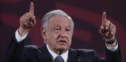 El presidente de México, Andrés Manuel López Obrador, participa este lunes durante su conferencia matutina en Palacio Nacional, de la Ciudad de México (México). EFE/ Mario Guzmán