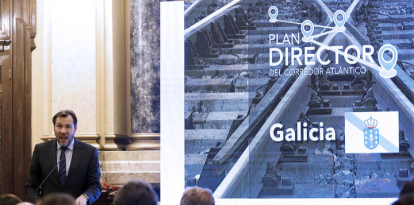 El ministro de Transportes y Movilidad Sostenible, Óscar Puente interviene en la presentación del avance del Plan Director del Corredor Atlántico para Galicia, este jueves.