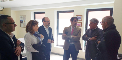 El consejero de Medio Ambiente, Vivienda y Ordenación del Territorio, Juan Carlos Suárez-Quiñones, visita a los heridos en el IES Álvaro de Mendaña de Ponferrada.