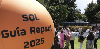 La Guía Repsol ha organizado este lunes un acto previo a la gala de entrega de los Soles Guía Repsol 2025 , donde han participado los cocineros con 3 Soles Guía Repsol, nuevos y veteranos. EFE/Alberto Valdés