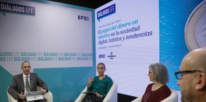 MADRID, 25/03/2025.-(De izq a der) Miguel Bandrés, director de Relación con Inversores de Prosegur Cash; Belen Molleda, jefa de Economía Digital de la Agencia Efe; María Jose F. Lupiánez, directora de Efectivo del Banco de España; y Carlos Ruíz Miguel, catedrático de Derecho Constitucional de la Universidad de Santiago de Compostela, durante su participación en el foro 