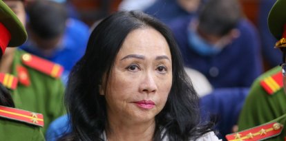 ARCHIVO. Ho Chi Minh (Vietnam), 10/04/2024.- Truong My Lan, chairwoman of Van Thinh Phat Holdings, sits during her trial at the Ho Chi Minh City People's Court in Ho Chi Minh City, Vietnam, 11 April 2024. Vietnamese tycoon Truong My Lan has been sentenced to death by a court in Ho Chi Minh City for one of the country's largest fraud cases, which involves the embezzlement of USD 12.5 billion from Saigon Commercial Bank, according to state media. EFE/EPA/STRINGER