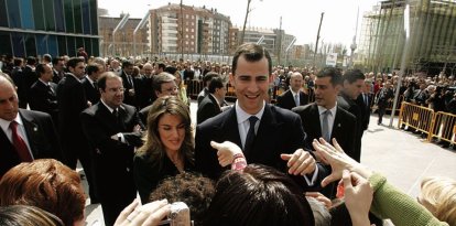 Los entonces Príncipes de Asturias a su llegada al Musac, el 1 de abril de 2005.