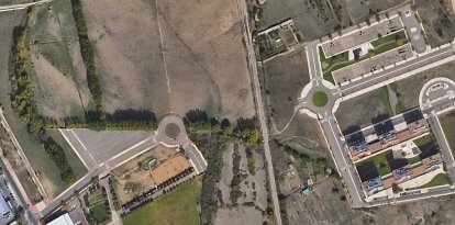 Vista cenital del área afectada por la interferencia de la vía entre león y Trobajo.  Balasto en la Raya y balasto en la vía.