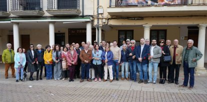 Foto de familia del homenaje este domingo a Benito Pamparacuatro en Sahagún.