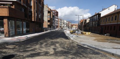 La calzada de la Ronda Interior se quería abrir de forma provisional pero no llega a tiempo.