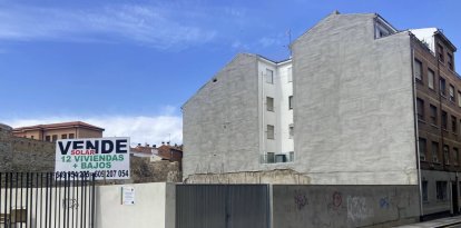 El Ayuntamiento posee un 14,5592% del proindiviso de la parcela en la que ya hay cartel de se vende el solar.